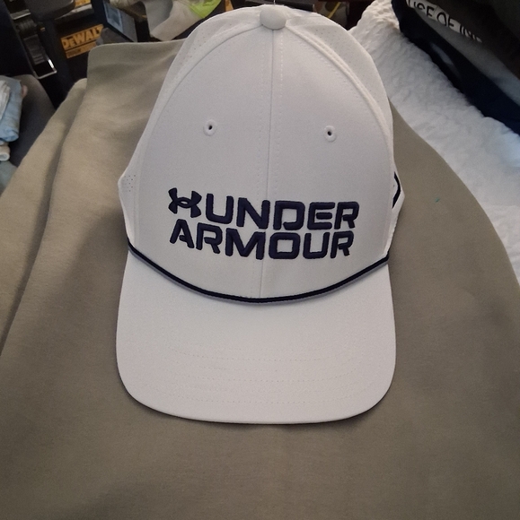 New! Under Armour Men UA Free Fit Cap Hat White Color OSFM - Picture 1 of 5